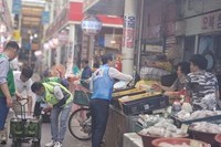  “국제라이온스협회355-B3(전남동부)지구 혹서기 전통시장 얼음물, 부채 나눔 봉사” 